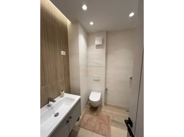 Tirane, jepet me qera apartament 1+1 Kati 4, 66 m² 700 € (ZOGU I ZI)