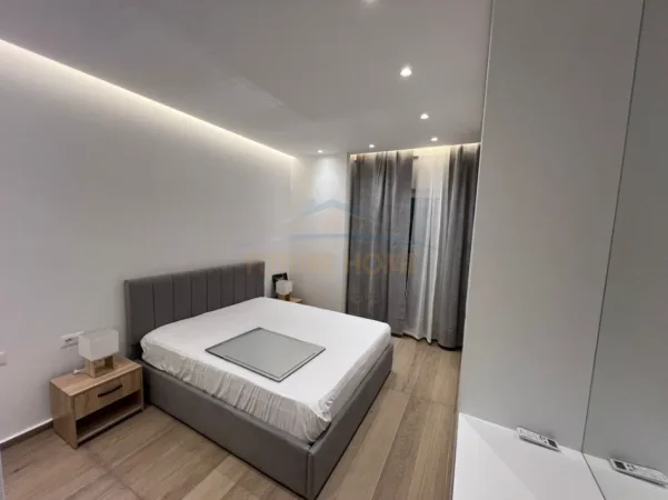 Tirane, jepet me qera apartament 1+1 Kati 4, 66 m² 700 € (ZOGU I ZI)
