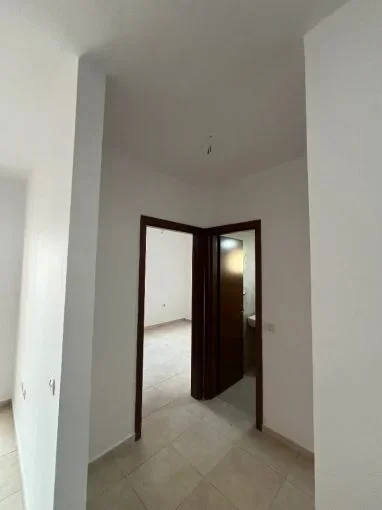 Tirane, jepet me qera apartament 2+1+Aneks+Ballkon Kati 6, 96 m² 550 € (ish fusha e aviacionit)