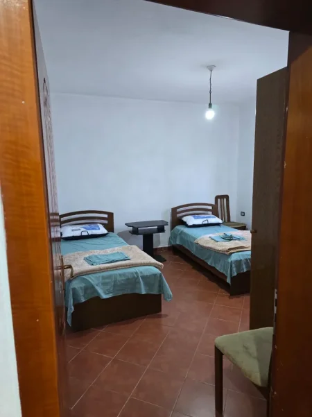 Jepet me Qera Apartament 2+1 i mobiluar tek Rruga Jordan Misja, 300 € (JORDAN MISJA)