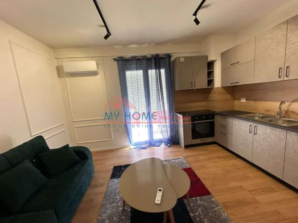 Tirane, jepet me qera apartament 1+1+Ballkon Kati 3, 75 m² 550 € (Xhamia e Selites)