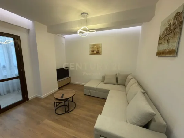 Tirane, jepet me qera apartament 1+1 Kati 2, 54 m² 650 € (komuna e parisit)