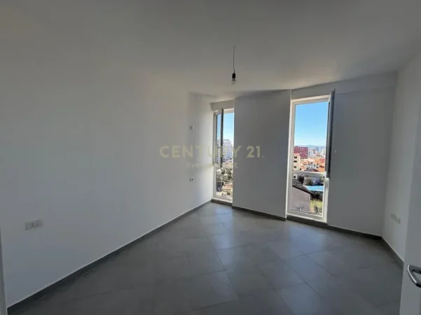 Tirane, jepet me qera apartament 2+1+Ballkon Kati 5, 87 m² 500 € (Rruga e Dibres prane Spitaleve)