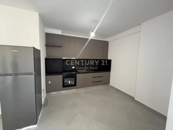 Tirane, jepet me qera apartament 2+1+Ballkon Kati 5, 87 m² 500 € (Rruga e Dibres prane Spitaleve)