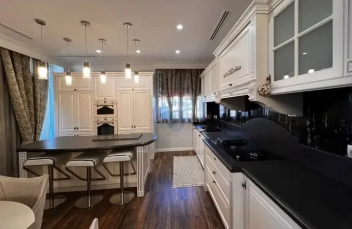 Tirane, shitet apartament 3+1 , 325 m² 976.000 € (Selvia)