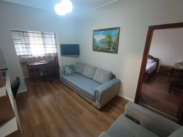 Tirane, jepet me qera apartament 1+1 Kati 4, 60 m² 500 € (Kristal Center prane Goa Lounge)
