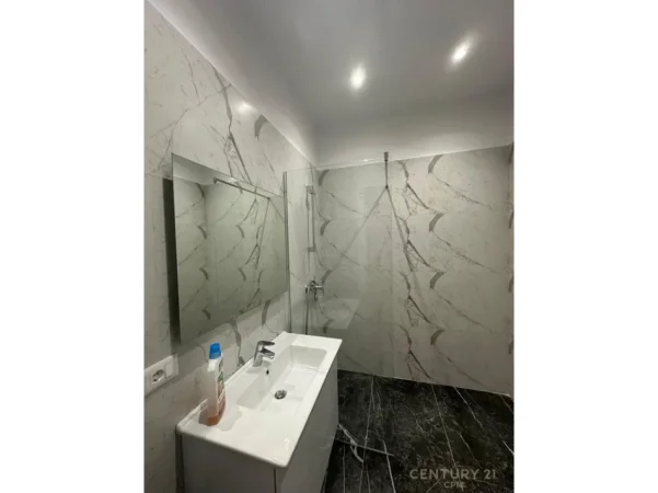 Tirane, jepet me qera apartament 1+1 Kati 8, 73 m² 1.000 € (delijorgji)