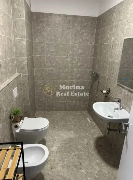 Tirane, jepet me qera apartament 1+1 Kati 2, 65 m² 450 € (Univers City)