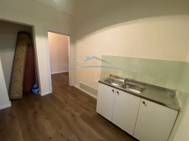 Tirane, jepet me qera ambjent biznesi, Kati 1, 72 m² 1.200 € (Rruga e Dibres, Farmacia 10)