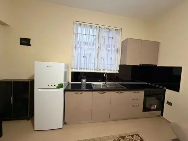 Tirane, jepet me qera shtepi 1+1 Kati 0, 50 m² 400 € (Don Bosko)