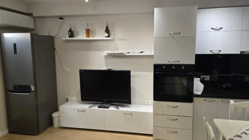 Tirane, jepet me qera apartament 2+1 , 52 m² 600 € (misto mame)