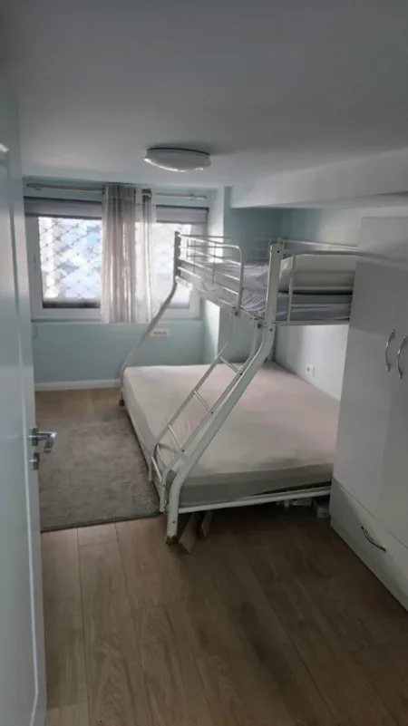 Tirane, jepet me qera apartament 2+1 , 52 m² 600 € (misto mame)