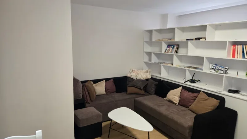 Tirane, jepet me qera apartament 2+1 , 52 m² 600 € (misto mame)