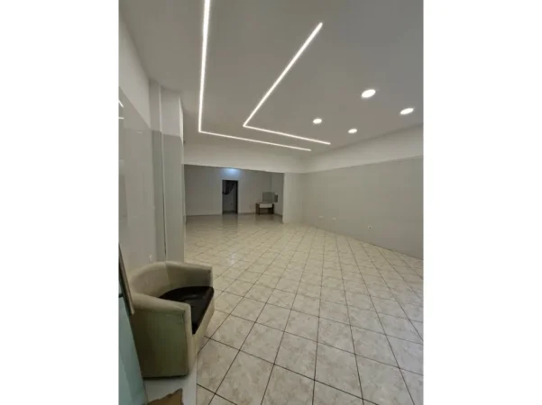 Tirane, shitet ambjent biznesi Kati 0, 70 m² 190.000 € (misto mame)