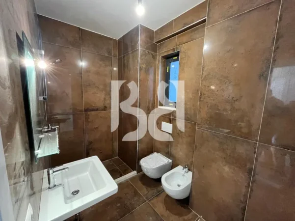 Tirane, jepet me qera apartament 2+1+Aneks+Ballkon Kati 2, 106 m² 600 € 