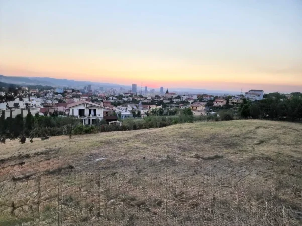 Shqiperi, shitet toke , 1.000 m² 350.000 € (Rr. Panorama e Liqenit)