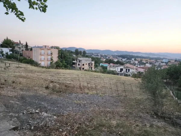 Shqiperi, shitet toke , 1.000 m² 350.000 € (Rr. Panorama e Liqenit)