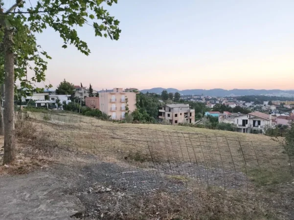 Shqiperi, shitet toke , 1.000 m² 350.000 € (Rr. Panorama e Liqenit)