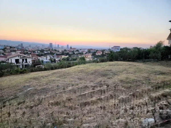 Shqiperi, shitet toke , 1.000 m² 350.000 € (Rr. Panorama e Liqenit)