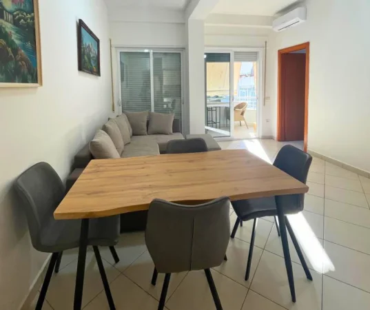 Tirane, jepet me qera apartament 2+1+Ballkon Kati 4, 110 m² 700 € (Kopshti Zoologjik)