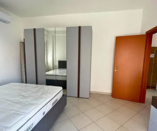 Tirane, jepet me qera apartament 2+1+Ballkon Kati 4, 110 m² 700 € (Kopshti Zoologjik)