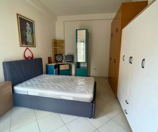 Tirane, jepet me qera apartament 2+1+Ballkon Kati 4, 110 m² 700 € (Kopshti Zoologjik)