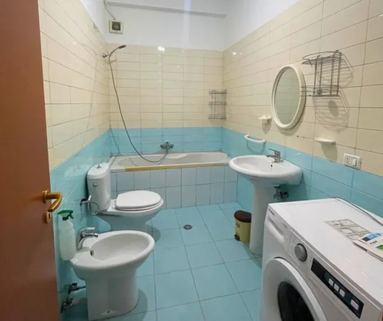 Tirane, jepet me qera apartament 2+1+Ballkon Kati 4, 110 m² 700 € (Kopshti Zoologjik)