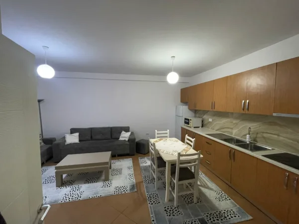 Tirane, jepet me qera apartament 1+1+Ballkon Kati 3, 73 m² 380 € 