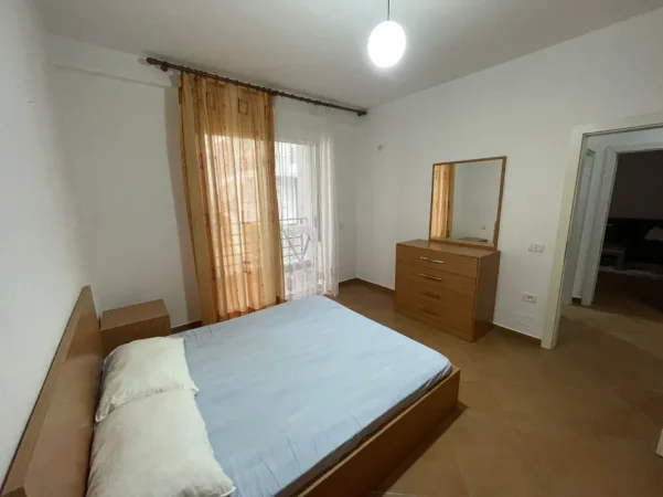 Tirane, jepet me qera apartament 1+1+Ballkon Kati 3, 73 m² 380 € 