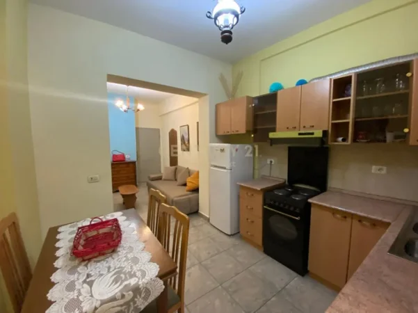 Tirane, jepet me qera apartament 1+1 Kati 4, 40 m² 500 € (Ish Blloku)