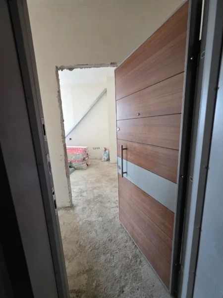 Tirane, jepet me qera apartament 1+1+Ballkon Kati 6, 95 m² 800 € (Rruga Mine Peza)