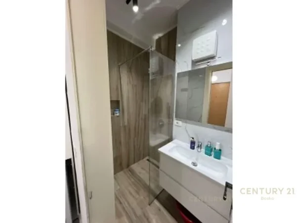 Tirane, jepet me qera apartament 2+1+Ballkon Kati 3, 82 m² 750 € (pazari i ri)