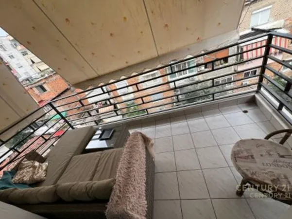 Tirane, jepet me qera apartament 2+1+Ballkon Kati 3, 82 m² 750 € (pazari i ri)