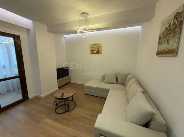 Tirane, jepet me qera apartament 1+1 Kati 2, 54 m² 650 € (Komuna e Parisit)