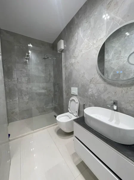 Tirane, jepet me qera apartament 2+1 Kati 5, 75 m² 900 € (Zogu i Zi)