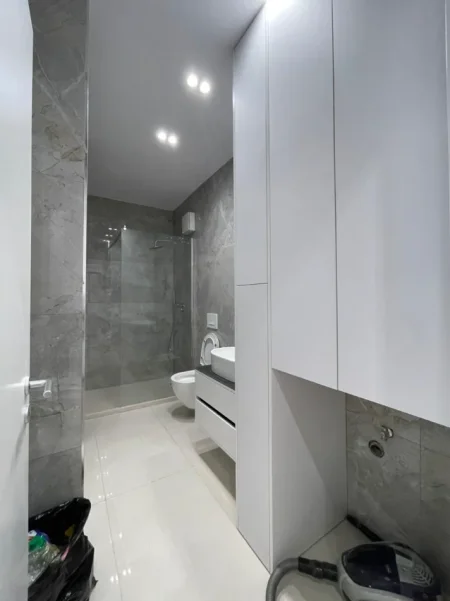 Tirane, jepet me qera apartament 2+1 Kati 5, 75 m² 900 € (Zogu i Zi)