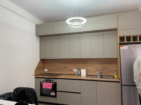 Tirane, jepet me qera apartament 2+1 Kati 6, 86 m² 700 € (Rruga e Kavajes)