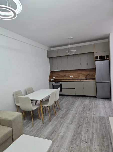 Tirane, jepet me qera apartament 2+1 Kati 6, 86 m² 700 € (Rruga e Kavajes)