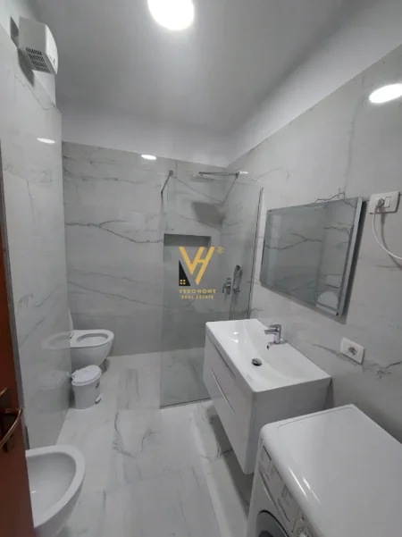 Tirane, jepet me qera apartament 1+1+Ballkon Kati 4, 70 m² 570 € (KODRA E DIELLIT)