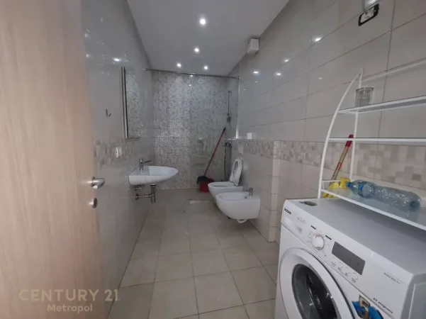 Tirane, jepet me qera apartament 1+1 Kati 5, 82 m² 600 € (don bosko)