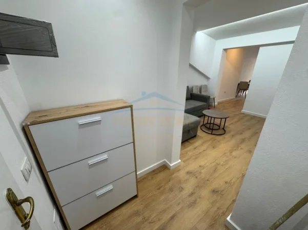 Tirane, jepet me qera apartament 1+1 Kati 6, 700 € (Myslym Shyri)