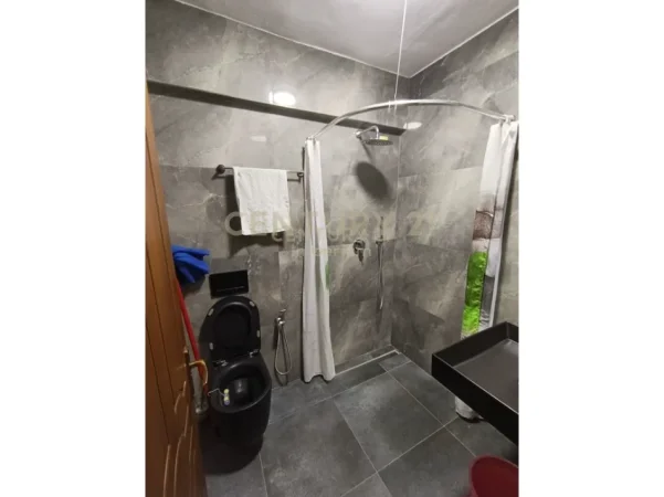 Tirane, jepet me qera apartament 2+1+Aneks+Ballkon Kati 2, 121 m² 500 € (laprake dritan hoxha)
