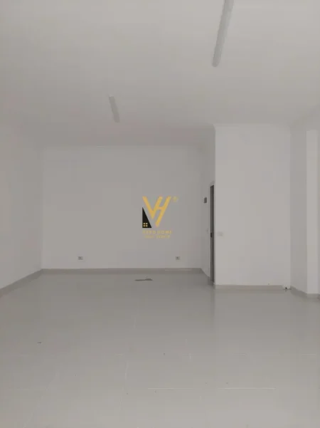 Tirane, jepet me qera dyqan Kati 0, 60 m² 420 € (KODRA E DIELLIT)