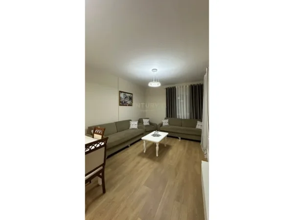 Tirane, jepet me qera apartament 1+1 Kati 3, 70 m² 600 € (5 maji)
