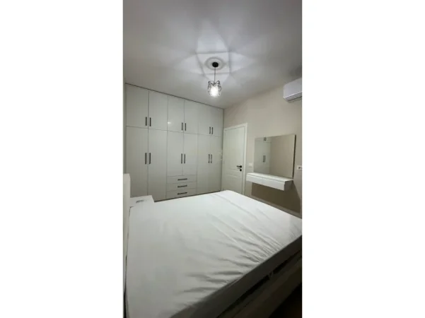 Tirane, jepet me qera apartament 1+1 Kati 3, 70 m² 600 € (5 maji)