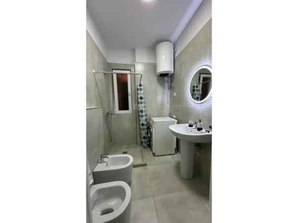 Tirane, jepet me qera apartament 1+1 Kati 3, 70 m² 600 € (5 maji)