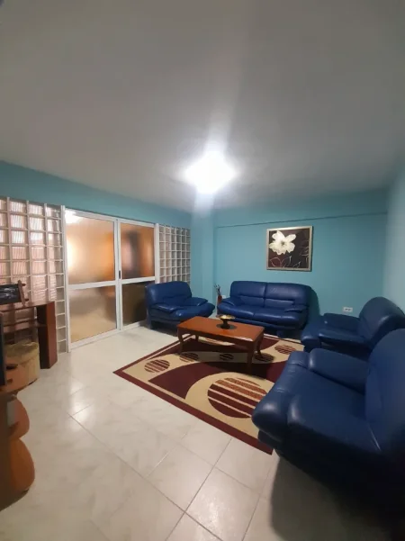 Tirane, jepet me qera apartament 2+1,Kati 2, 100 m2, cmimi 500 E ne LAPRAKE,Tirane.