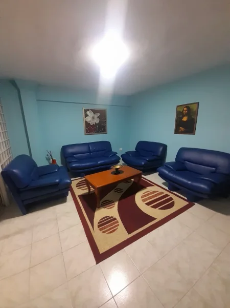 Tirane, jepet me qera apartament 2+1,Kati 2, 100 m2, cmimi 500 E ne LAPRAKE,Tirane.