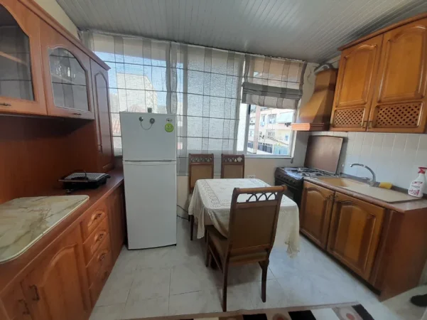Tirane, jepet me qera apartament 2+1,Kati 2, 100 m2, cmimi 500 E ne LAPRAKE,Tirane.