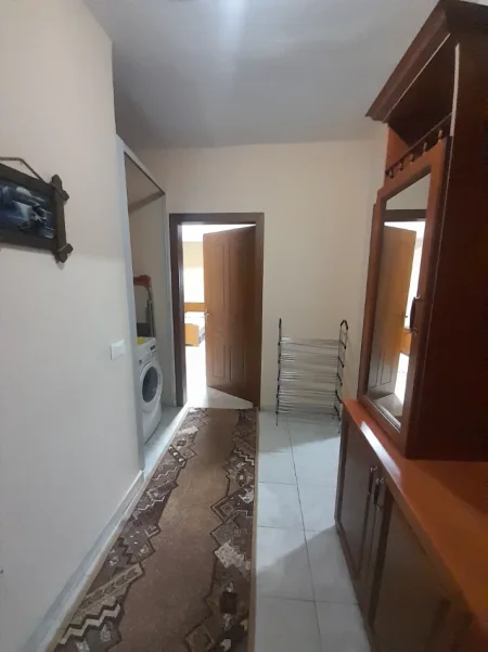 Tirane, jepet me qera apartament 2+1,Kati 2, 100 m2, cmimi 500 E ne LAPRAKE,Tirane.